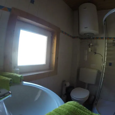 Ferienhaeuser Familie Hofer Weissensee